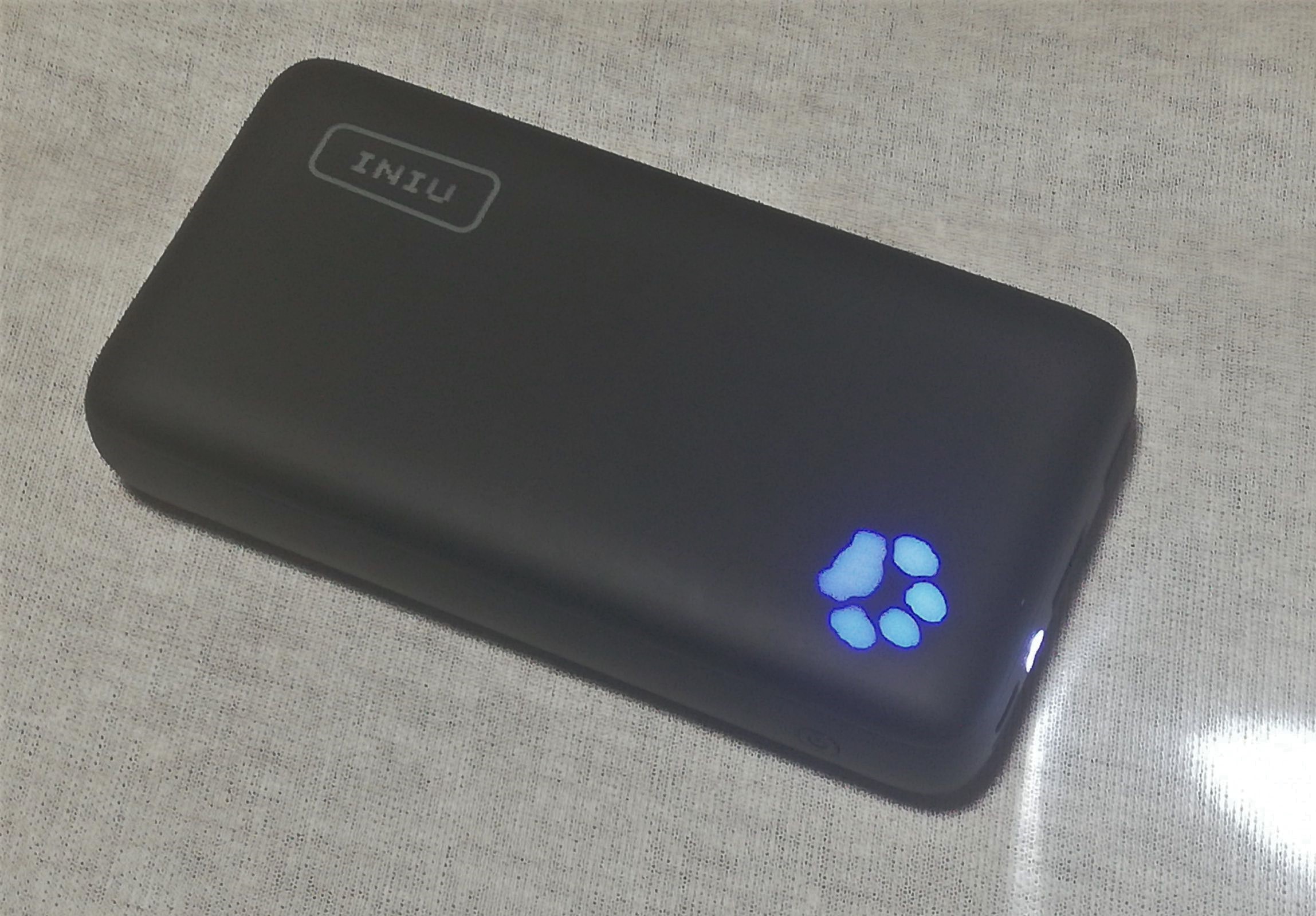 INIUのモバイルバッテリー（20000mAh）内臓ライト
