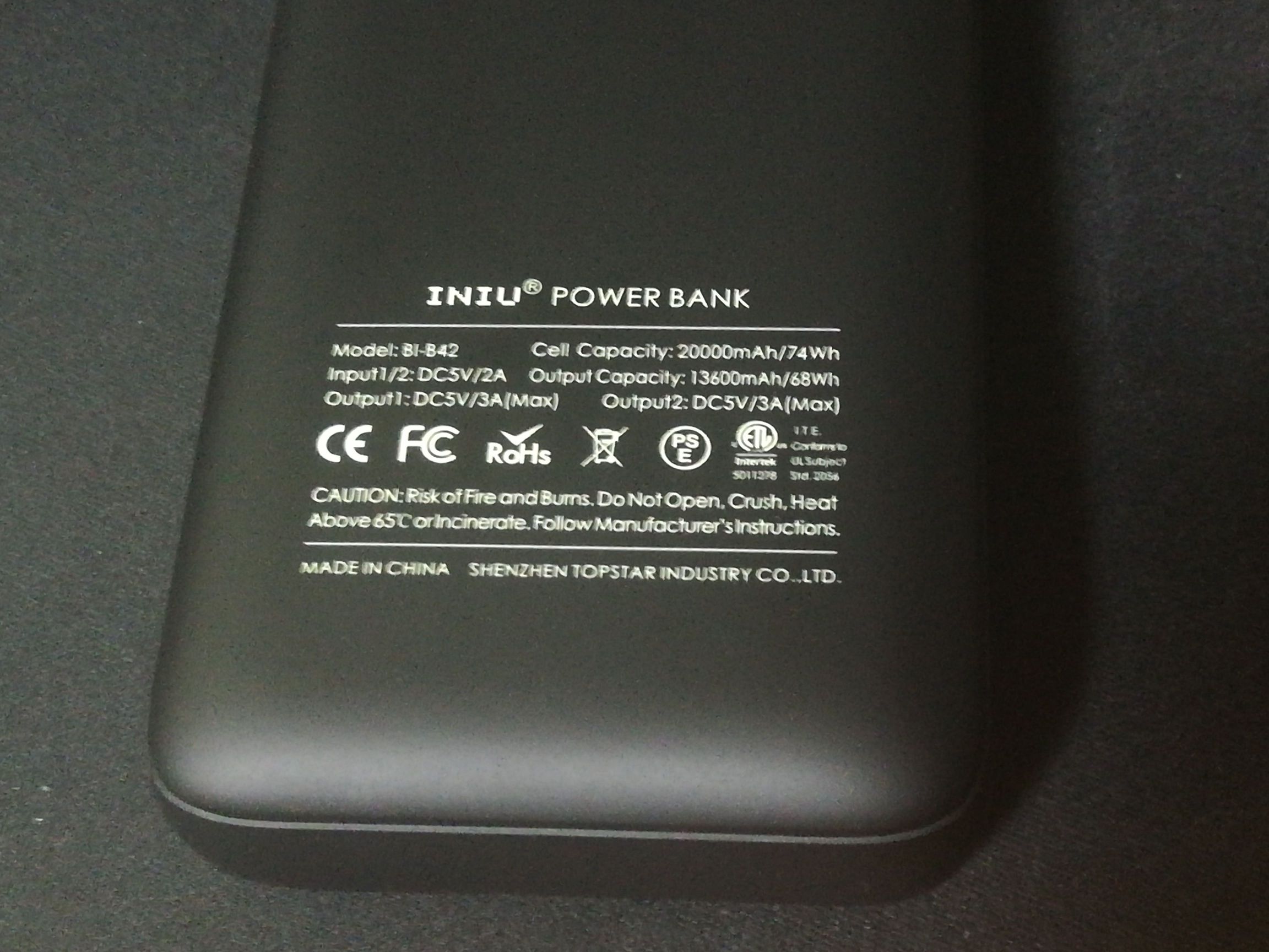 INIUのモバイルバッテリー（20000mAh）
